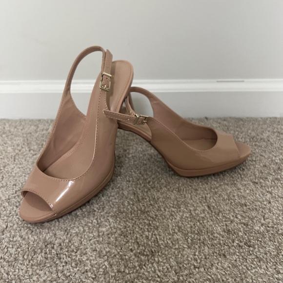 EUC Elegant Kelly & Katie Faux Patent Nude Slingback 4”Heels, Gently Used size 8 - Picture 3 of 14